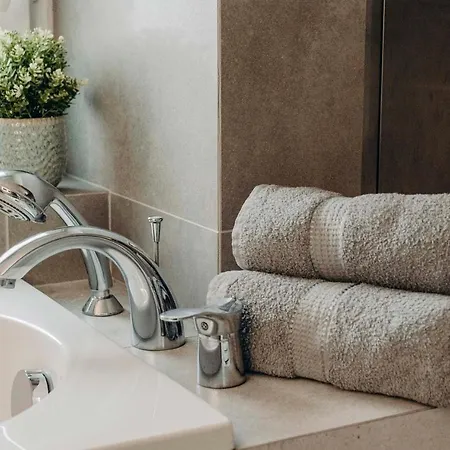 Wolska 80m2 - 7 People, 3 아파트