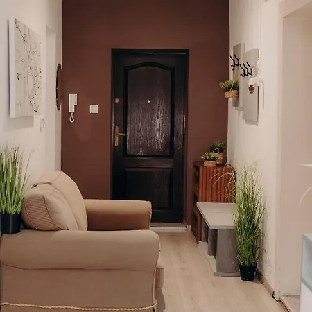 Wolska 80m2 - 7 People, 3 아파트